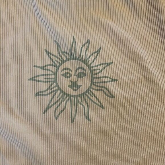 Crop top   - Picture 2 of 2